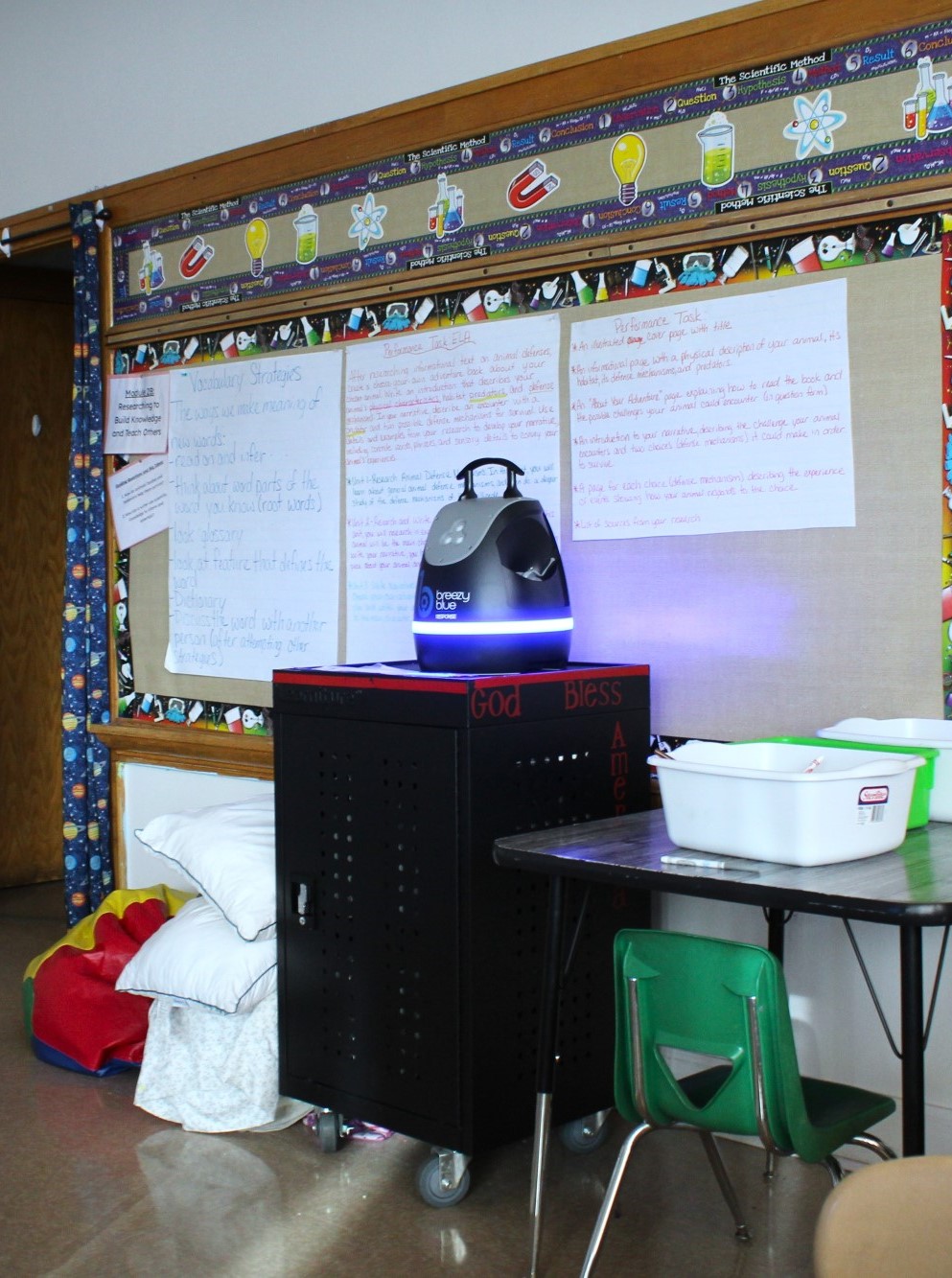 classroom 3_center_vertical